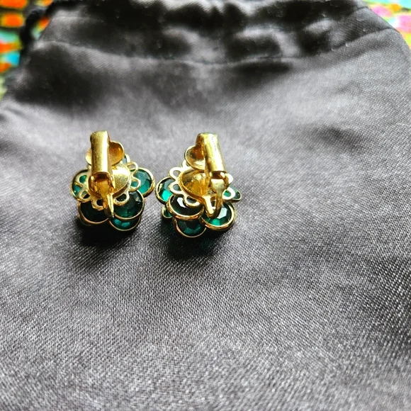 VINTAGE 50s-60s CLIP-ON EARRINGS GREEN 💚 ✨️ - Picture 2 of 2